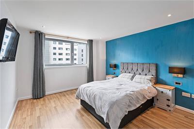 Flat 12, 5 Western Harbour View, EH6 6PF - image 9