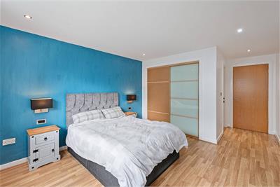 Flat 12, 5 Western Harbour View, EH6 6PF - image 10