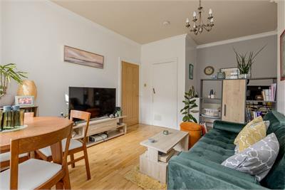 8 Restalrig Gardens, Edinburgh, EH7 6HZ - image 2