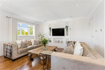20 (flat 6), Cramond Road North, Cramond, Edinburgh, EH4 6JE - image 2