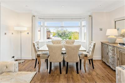 20 (flat 6), Cramond Road North, Cramond, Edinburgh, EH4 6JE - image 3