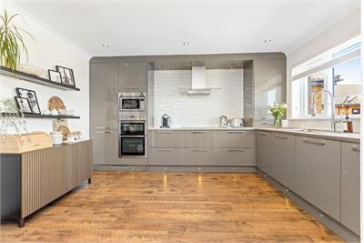 20 (flat 6), Cramond Road North, Cramond, Edinburgh, EH4 6JE - image 5