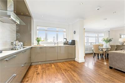 20 (flat 6), Cramond Road North, Cramond, Edinburgh, EH4 6JE - image 6