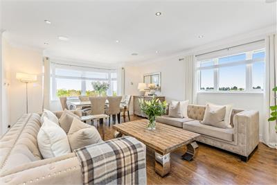 20 (flat 6), Cramond Road North, Cramond, Edinburgh, EH4 6JE - image 1