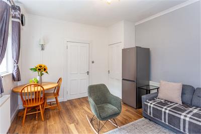 94/3 Causewayside, Edinburgh, EH9 1PU - image 5
