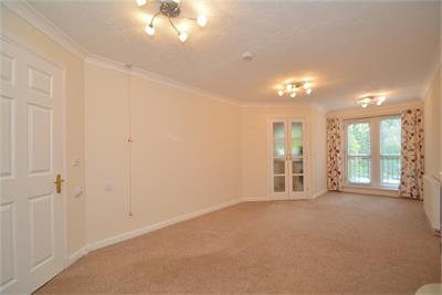 Flat 38, Castle Court, 21 Blantyre Road, Bothwell, Glasgow, G71 8PD - image 3