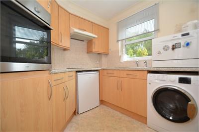 Flat 38, Castle Court, 21 Blantyre Road, Bothwell, Glasgow, G71 8PD - image 6