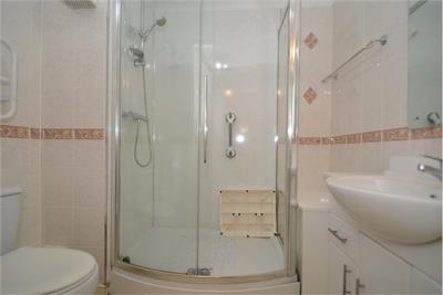 Flat 38, Castle Court, 21 Blantyre Road, Bothwell, Glasgow, G71 8PD - image 9