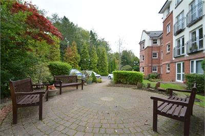 Flat 38, Castle Court, 21 Blantyre Road, Bothwell, Glasgow, G71 8PD - image 10