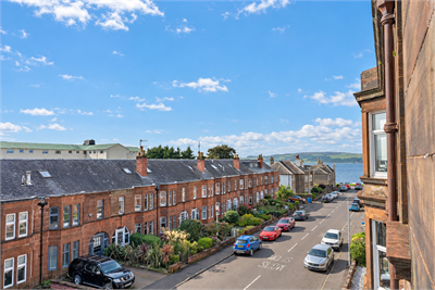 Flat 2R, 13 Charles Street, Largs, KA30 8HJ - image 3