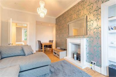 Flat 2R, 13 Charles Street, Largs, KA30 8HJ - image 4
