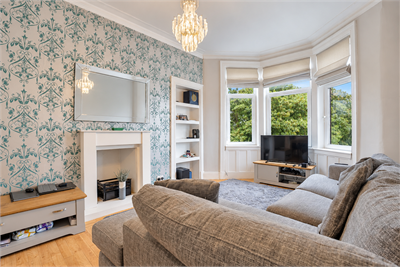 Flat 2R, 13 Charles Street, Largs, KA30 8HJ - image 4