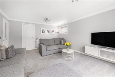 88 South Gyle Gardens, Edinburgh, EH12 7RZ - image 3