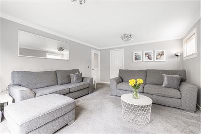 88 South Gyle Gardens, Edinburgh, EH12 7RZ - image 4