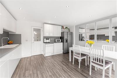 88 South Gyle Gardens, Edinburgh, EH12 7RZ - image 5