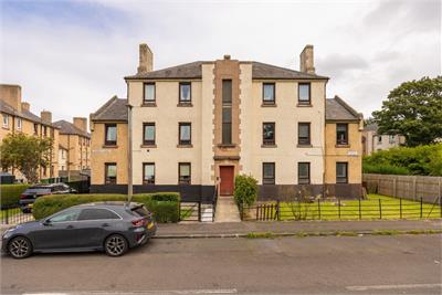 18/2 Loganlea Avenue, Edinburgh, EH7 6NY - image 1