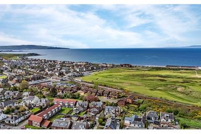 4 The Crescent, Monkton Road, Prestwick, KA9 1BQ - image 2