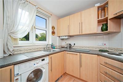 Flat 3, 32 Meadow Place Road, Edinburgh, EH12 7RY - image 6