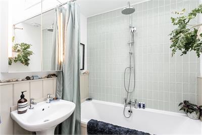 8/2 Summerside Place, Edinburgh, EH6 4PA - image 16