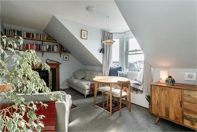8/2 Summerside Place, Edinburgh, EH6 4PA - image 3