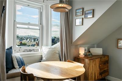 8/2 Summerside Place, Edinburgh, EH6 4PA - image 4