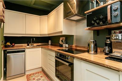 8/2 Summerside Place, Edinburgh, EH6 4PA - image 9