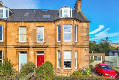8/2 Summerside Place, Edinburgh, EH6 4PA - image 1