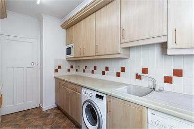 32 Craiglockhart Dell Road, Edinburgh, EH14 1JP - image 5