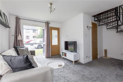 15 Meadowfield Court, Willowbrae, EH8 7NA - image 2