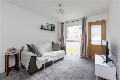 15 Meadowfield Court, Willowbrae, EH8 7NA - image 3