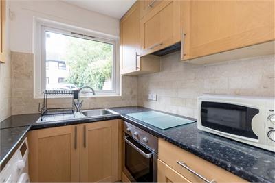 15 Meadowfield Court, Willowbrae, EH8 7NA - image 6
