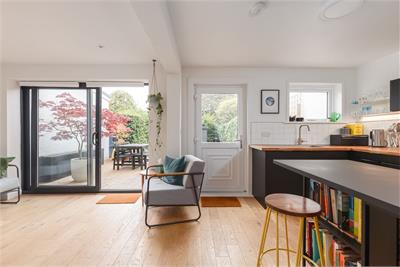 64 Barntongate Drive, Barnton, Edinburgh, EH4 8BY - image 3