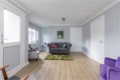 32/7 Hoseason Gardens, Edinburgh, EH4 7HB - image 4