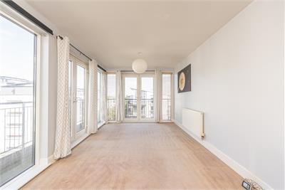 Flat 15, 51 Waterfront Park, Edinburgh, EH5 1BA - image 3