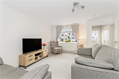 8 King's Well Crescent, Broxburn, EH52 5FB - image 2