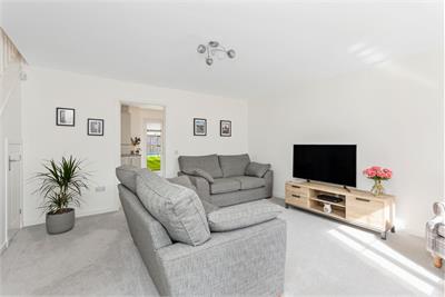 8 King's Well Crescent, Broxburn, EH52 5FB - image 3