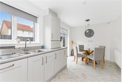 8 King's Well Crescent, Broxburn, EH52 5FB - image 7