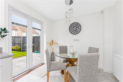 8 King's Well Crescent, Broxburn, EH52 5FB - image 8