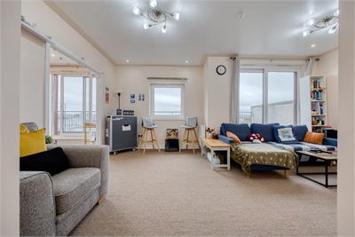 Flat 10, 41 Waterfront Avenue, Edinburgh, EH5 1JD - image 2