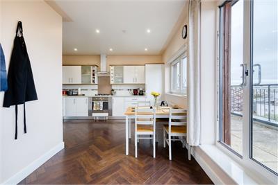 Flat 10, 41 Waterfront Avenue, Edinburgh, EH5 1JD - image 7