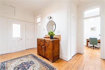 36/10 Lochrin Buildings, Edinburgh EH3 9ND - image 3