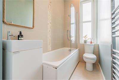 2/5 Meadowbank Place, Edinburgh, EH8 7AW - image 11