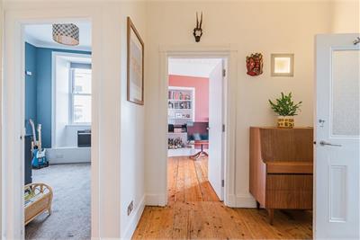 2/5 Meadowbank Place, Edinburgh, EH8 7AW - image 12