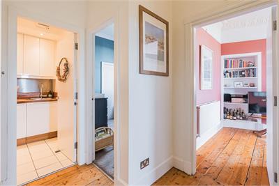 2/5 Meadowbank Place, Edinburgh, EH8 7AW - image 13