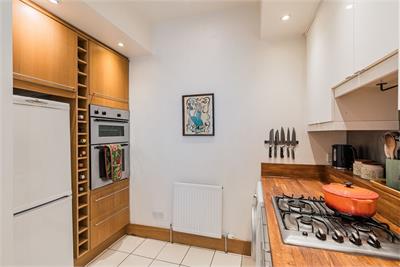 2/5 Meadowbank Place, Edinburgh, EH8 7AW - image 6