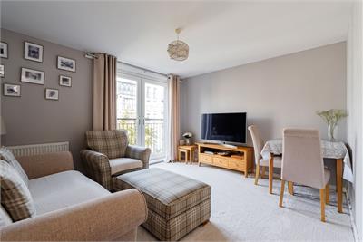 16/5 Waterfront Gait, Edinburgh, EH5 1EP - image 2