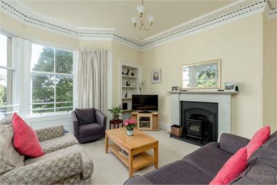 2/5 Eden Terrace, Morningside, Edinburgh, EH10 4SB - image 2