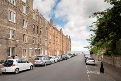 40/8 Kings Road, Edinburgh, EH15 1DY - image 1