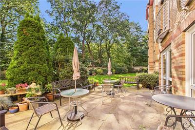 Flat 32, 16 Queens Court, Queens Road, Craigleith, Edinburgh, EH4 2BY - image 12