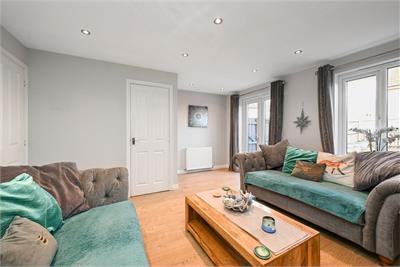 6 Burnbrae Place, Bonnyrigg, EH19 3FL - image 3